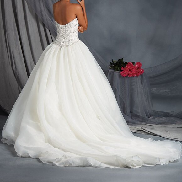 Bridgerton Wedding Dress, light organza ballgown, Size 4, Corset Cathedral Train - Picture 2 of 5